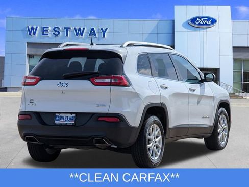 Used 2017 Jeep Cherokee Latitude w/ Cold Weather Group AWD/4WD image 3