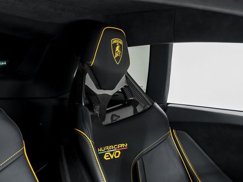 Used 2023 Lamborghini Huracan EVO RWD image 35