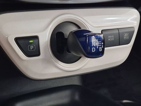 Used 2016 Toyota Prius Two FWD image 22