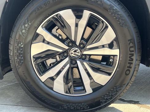 New 2026 Volkswagen Atlas Cross Sport SE image 11