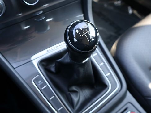 Used 2019 Volkswagen Golf Alltrack AWD/4WD image 32