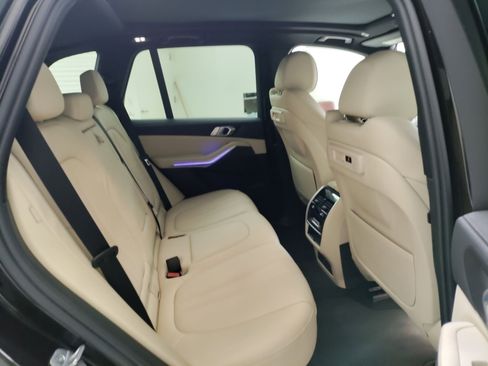 Used 2022 BMW X5 sDrive40i w/ Parking Assistance Package image 32