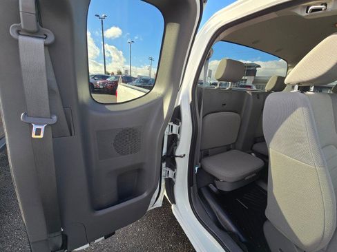 Used 2021 Nissan Frontier S image 13