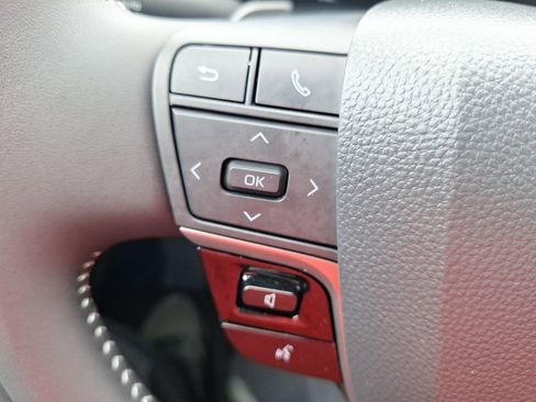 Used 2025 Toyota Camry SE w/ Convenience Package image 21