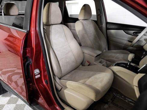 Used 2015 Nissan Rogue SV image 34