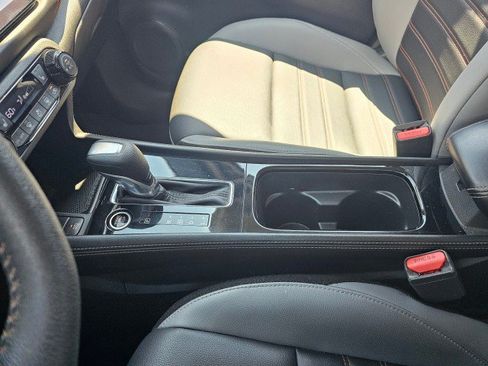 Used 2023 Nissan Kicks SR w/ SR Premium Package FWD image 32