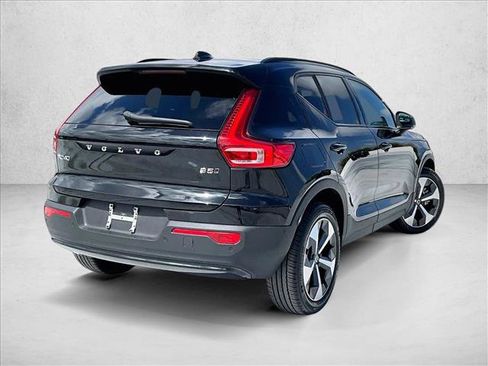 Used 2024 Volvo XC40 B5 Plus image 2