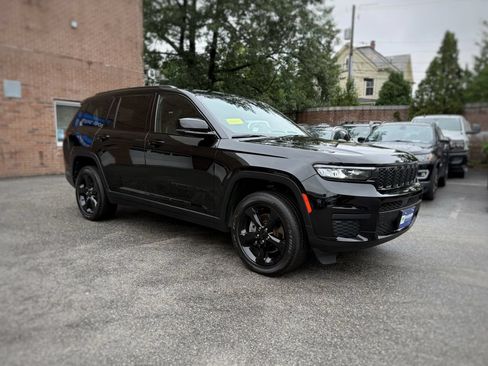 Used 2023 Jeep Grand Cherokee L Altitude AWD/4WD image 3
