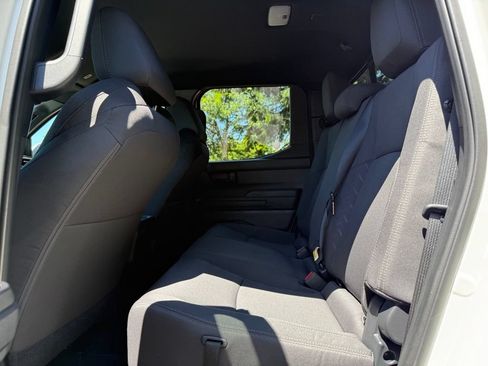 Certified 2025 Toyota Tacoma SR5 AWD/4WD image 16
