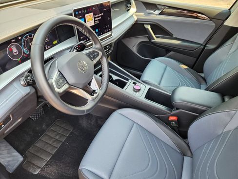 Certified 2026 Volkswagen Tiguan SE AWD/4WD image 10