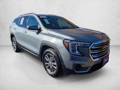 Used 2023 GMC Terrain SLT image 3