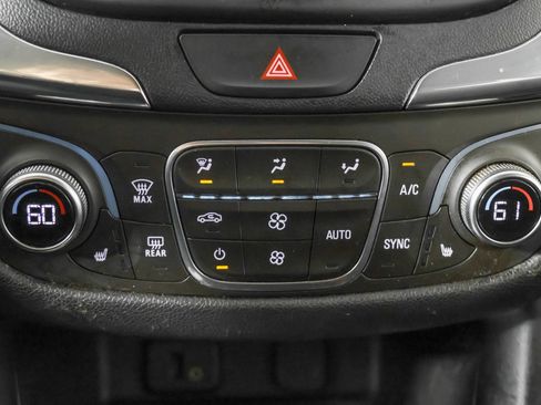 Used 2018 Chevrolet Equinox LT FWD image 30