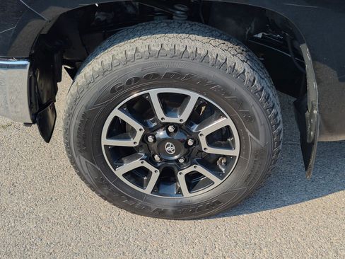 Used 2017 Toyota Tundra SR5 w/ TRD Off Road Package AWD/4WD image 11