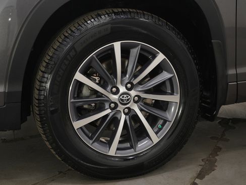 Used 2018 Toyota Highlander XLE image 30