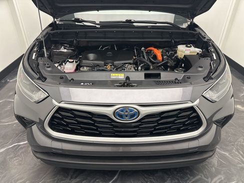 Used 2021 Toyota Highlander XLE image 32