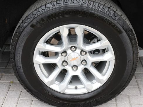 Used 2025 Chevrolet Suburban LS RWD image 41