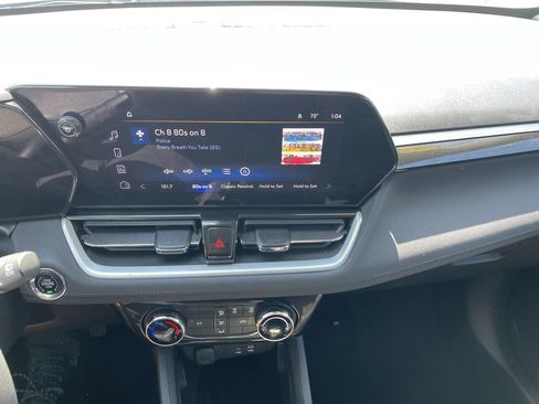 Used 2025 Chevrolet TrailBlazer LT AWD/4WD image 18