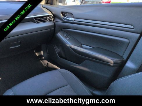 Used 2025 Nissan Altima 2.5 SV FWD image 17