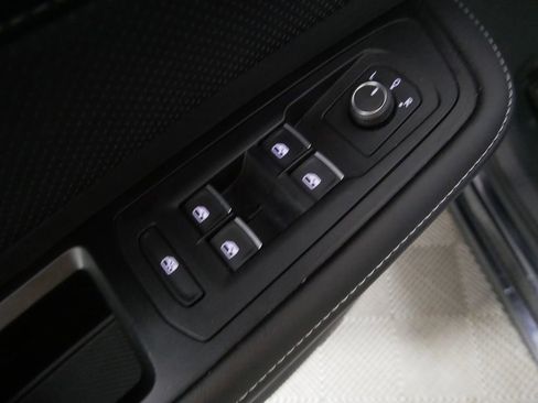 Used 2024 Volkswagen Atlas Cross Sport SEL R-Line AWD/4WD image 18