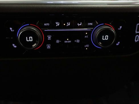 Used 2025 Chevrolet Silverado 2500 LT w/ Convenience Package image 11