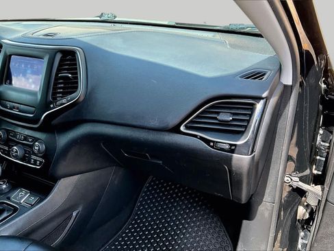 Used 2020 Jeep Cherokee Latitude Plus AWD/4WD image 19