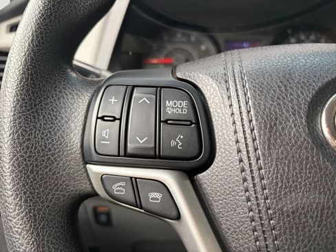 Used 2017 Toyota Sienna LE AWD/4WD image 29