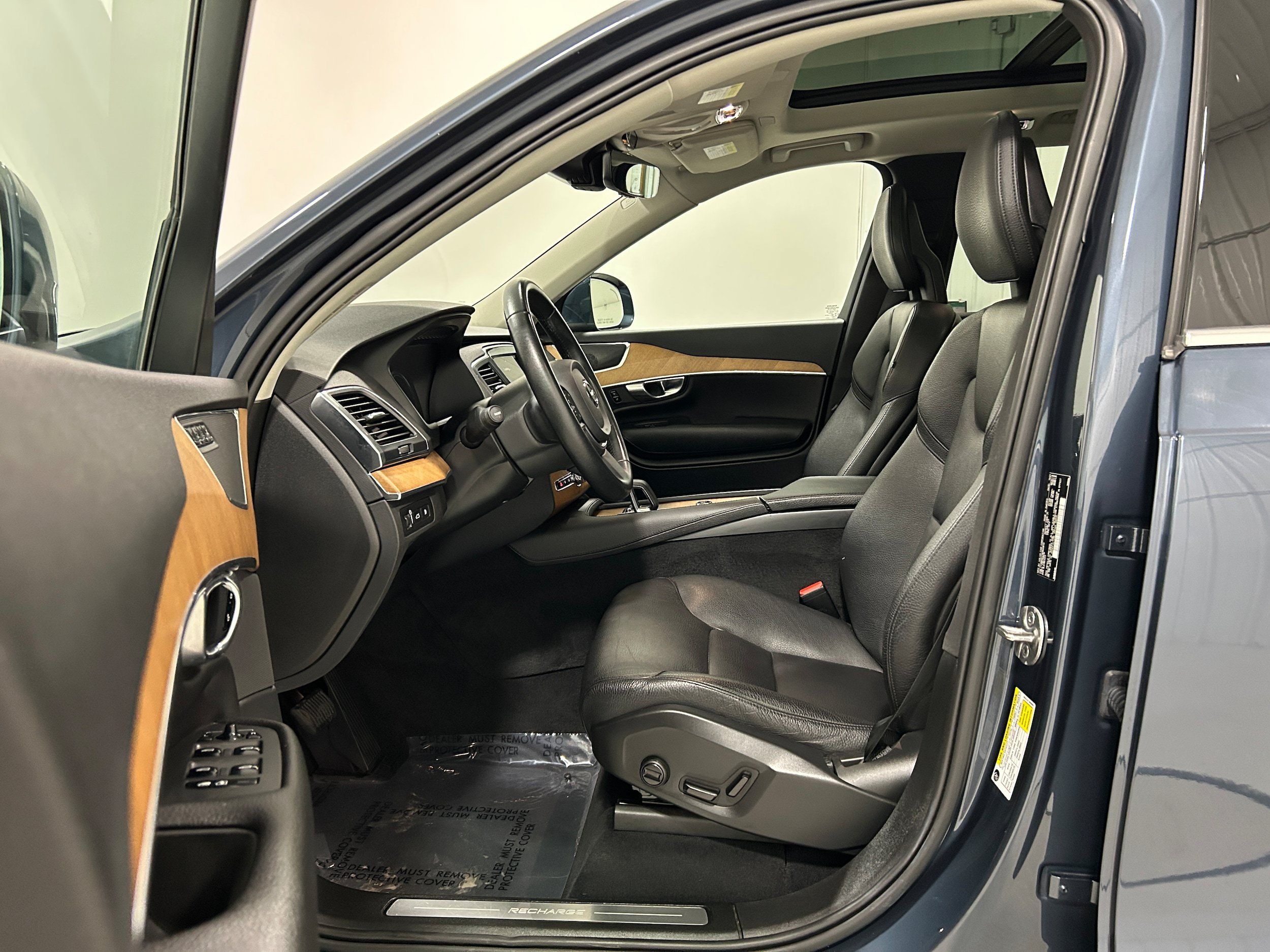 Used 2022 Volvo XC90 T8 Inscription Expression AWD/4WD image 4