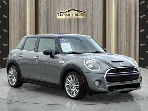 Used 2019 MINI Cooper S image 1