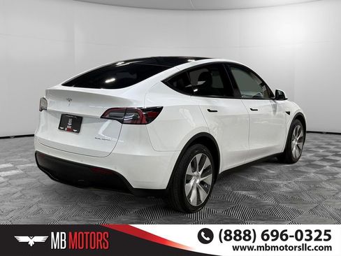 Used 2021 Tesla Model Y Long Range image 3