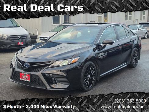 Used 2018 Toyota Camry SE FWD image 1