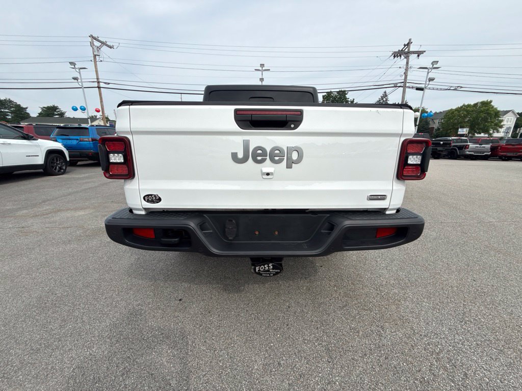 Certified 2022 Jeep Gladiator Overland w/ LED Lighting Group AWD/4WD image 4