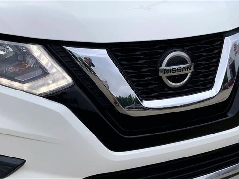 Used 2020 Nissan Rogue S FWD image 30
