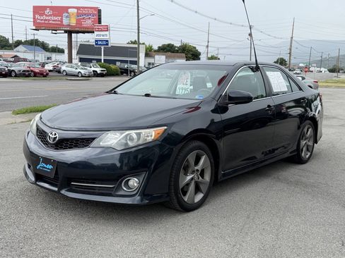 Used 2014 Toyota Camry SE FWD image 2
