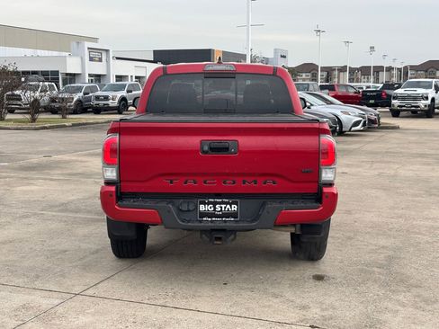 Used 2020 Toyota Tacoma TRD Sport image 5