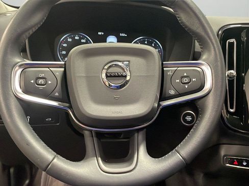 Used 2021 Volvo XC40 T5 Momentum w/ Premium Package AWD/4WD image 22