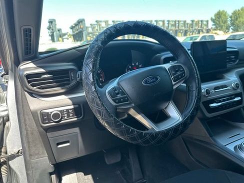 Used 2023 Ford Explorer XLT RWD image 13