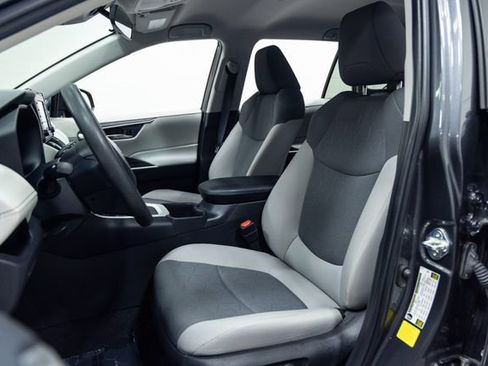 Used 2022 Toyota RAV4 XLE image 22