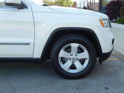 Used 2011 Jeep Grand Cherokee Laredo AWD/4WD image 24