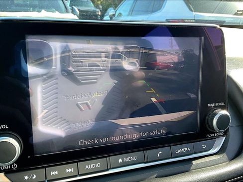 Used 2024 Nissan Rogue SV image 13