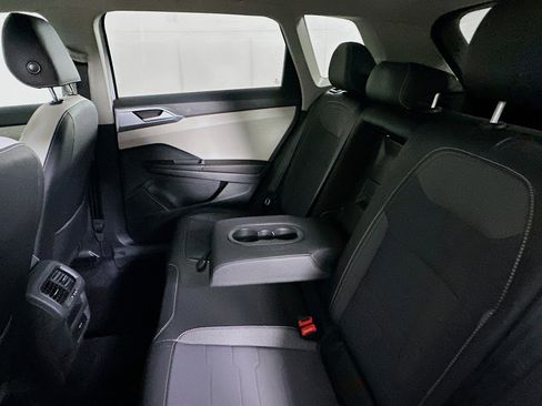 Used 2025 Volkswagen Taos SE image 26