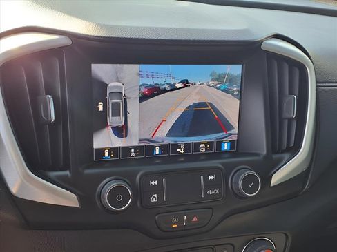 Used 2023 GMC Terrain SLT w/ Tech Package image 4
