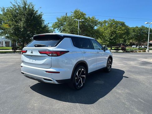 Used 2024 Mitsubishi Outlander SE AWD/4WD image 11