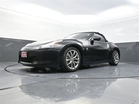 Used 2010 Nissan 370Z Touring image 25