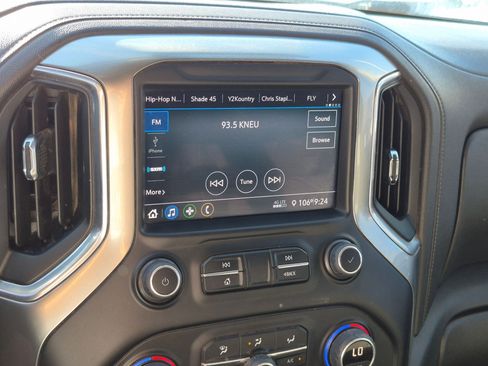 Used 2022 Chevrolet Silverado 1500 LT AWD/4WD image 22