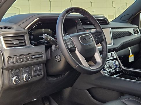 Used 2024 GMC Yukon XL Denali w/ Advanced Technology Package image 10