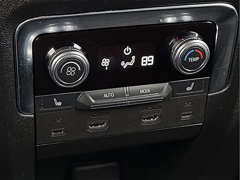 Used 2025 GMC Yukon XL Denali w/ Denali Reserve Package image 12