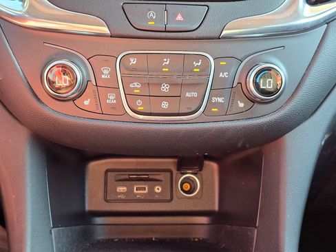 Used 2022 Chevrolet Equinox LT AWD/4WD image 18