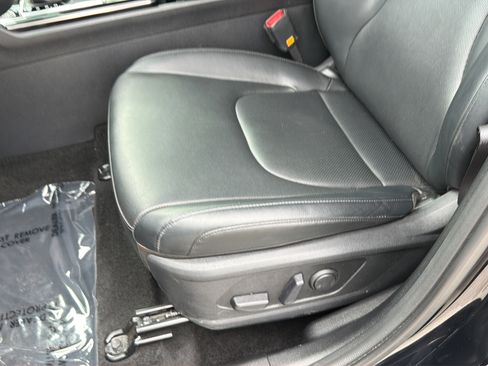 Used 2025 Kia Sportage EX FWD image 33