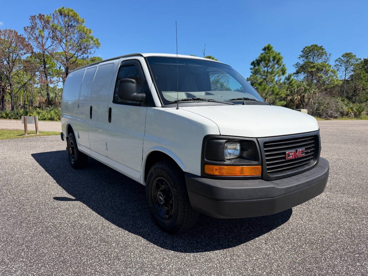 Used 2011 GMC Savana 2500 RWD image 8
