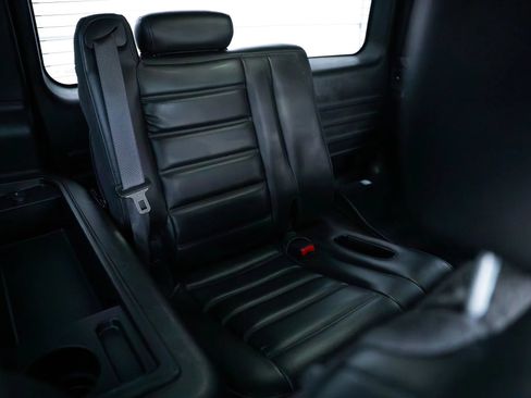 Used 2005 HUMMER H2 w/ Preferred Equipment Group AWD/4WD image 32